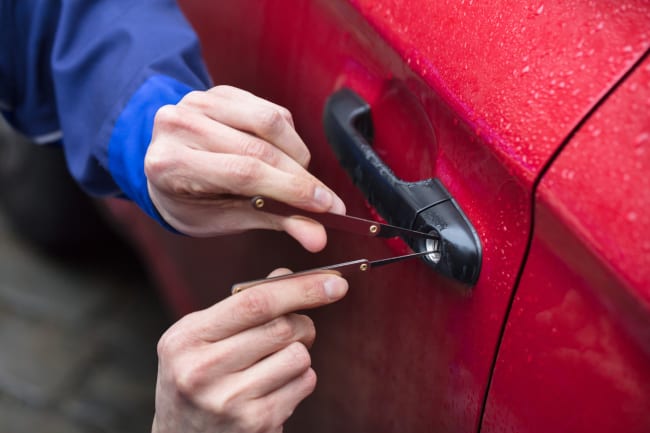 How an Auto Locksmith Can Help You [infographic]